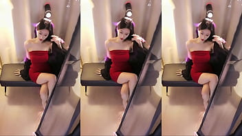 Douyin Glad Weekend Supah cock-squeezing crimson butt-covering microskirt See-through lace God's perspective Top chick anchor Torrid dance benefits Massive breasts, skinny midbody and ample backside killer female dancing